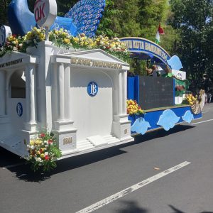 Mobil karnaval k006
